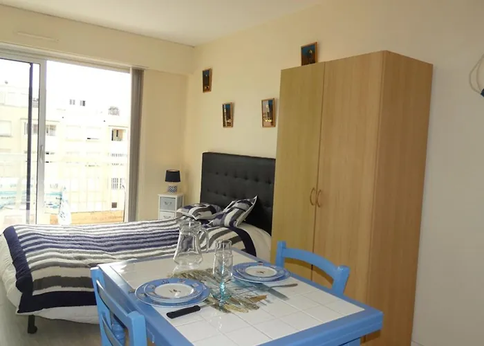 Proche Et Commerces Avec Parking Privatif - Fr-1-323-528 *