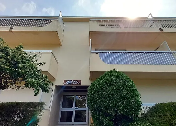 アパート Proche Et Commerces Avec Parking Privatif - Fr-1-323-528 *