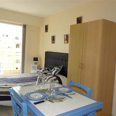 Proche Et Commerces Avec Parking Privatif - Fr-1-323-528 *