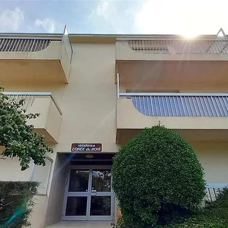 Apartament Proche Et Commerces Avec Parking Privatif - Fr-1-323-528 *