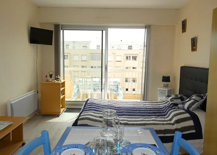 Proche Et Commerces Avec Parking Privatif - Fr-1-323-528