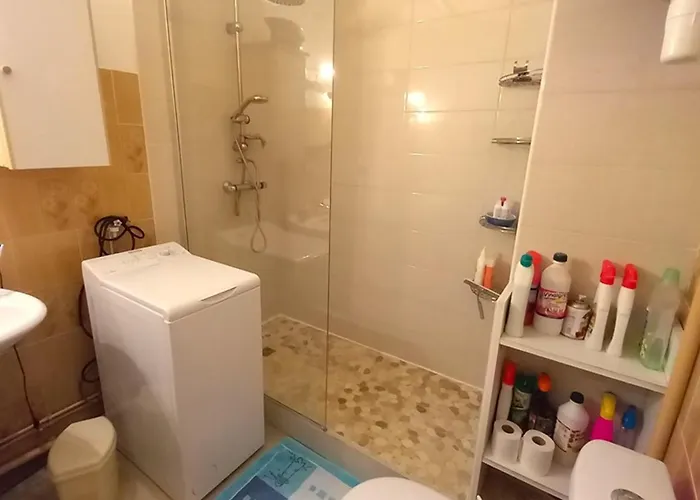 Proche Et Commerces Avec Parking Privatif - Fr-1-323-528 아파트 생장드몽