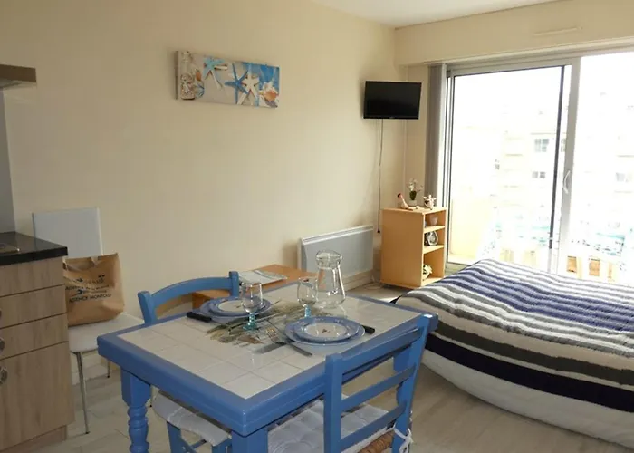 아파트 Proche Et Commerces Avec Parking Privatif - Fr-1-323-528