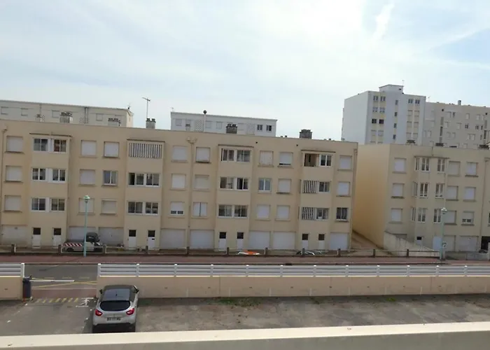 아파트 Proche Et Commerces Avec Parking Privatif - Fr-1-323-528 *